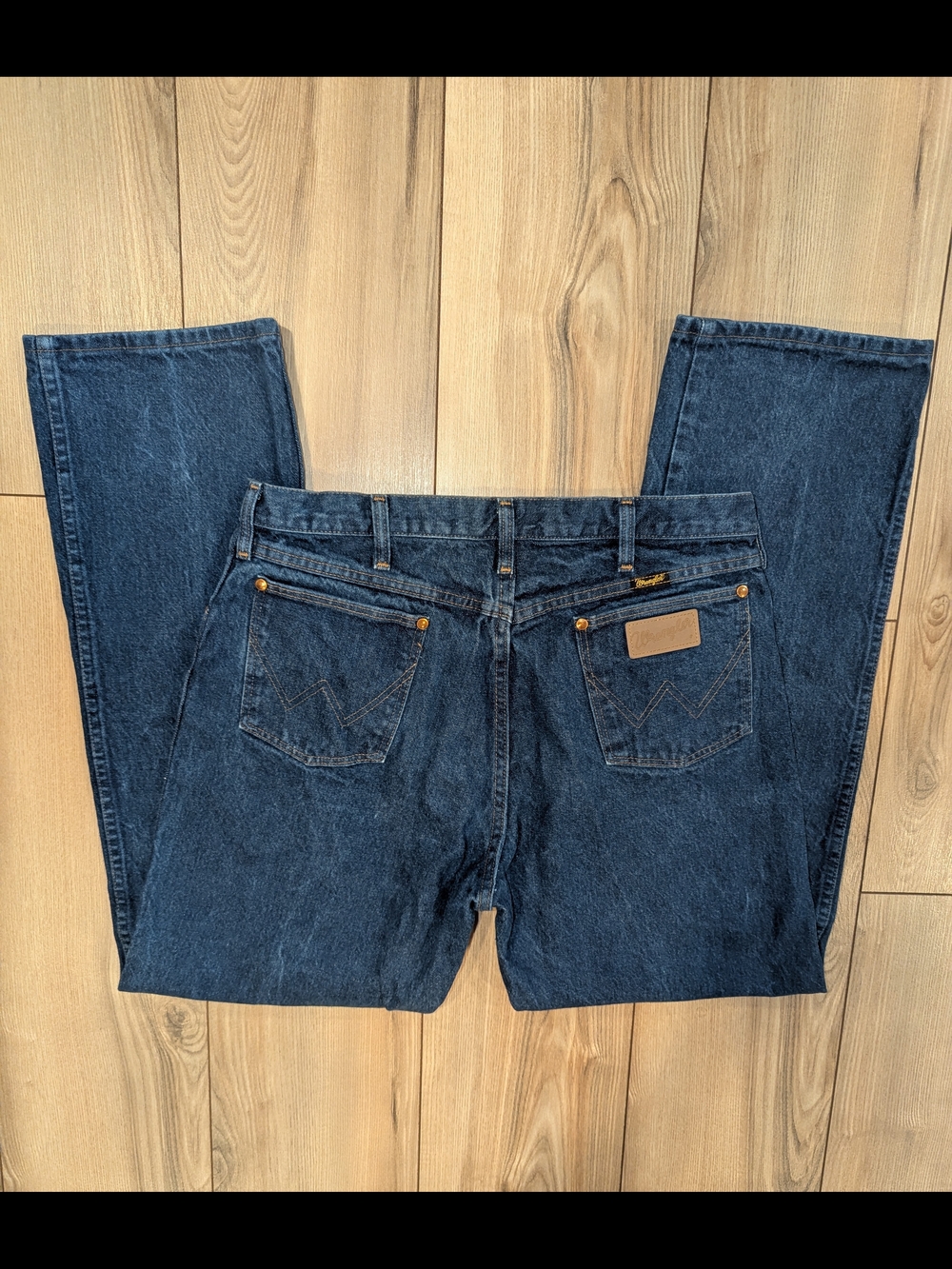 Wrangler Men's Dark Blue Relaxed Fit Jeans - Picture 2 of 3